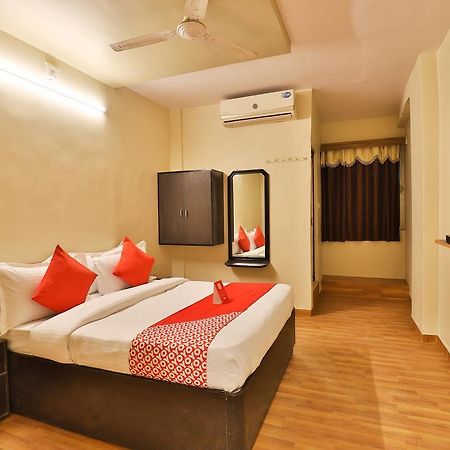 Oyo 11427 Hotel Kalyan 아흐메다바드 외부 사진