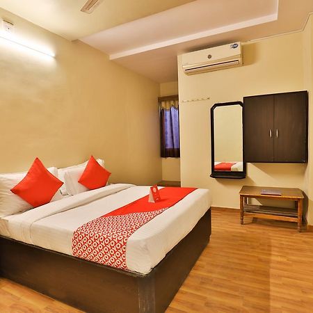 Oyo 11427 Hotel Kalyan 아흐메다바드 외부 사진