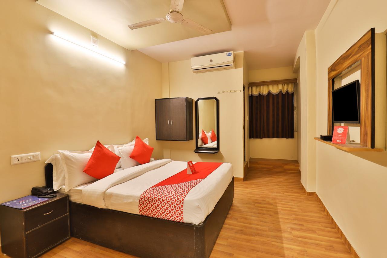 Oyo 11427 Hotel Kalyan 아흐메다바드 외부 사진
