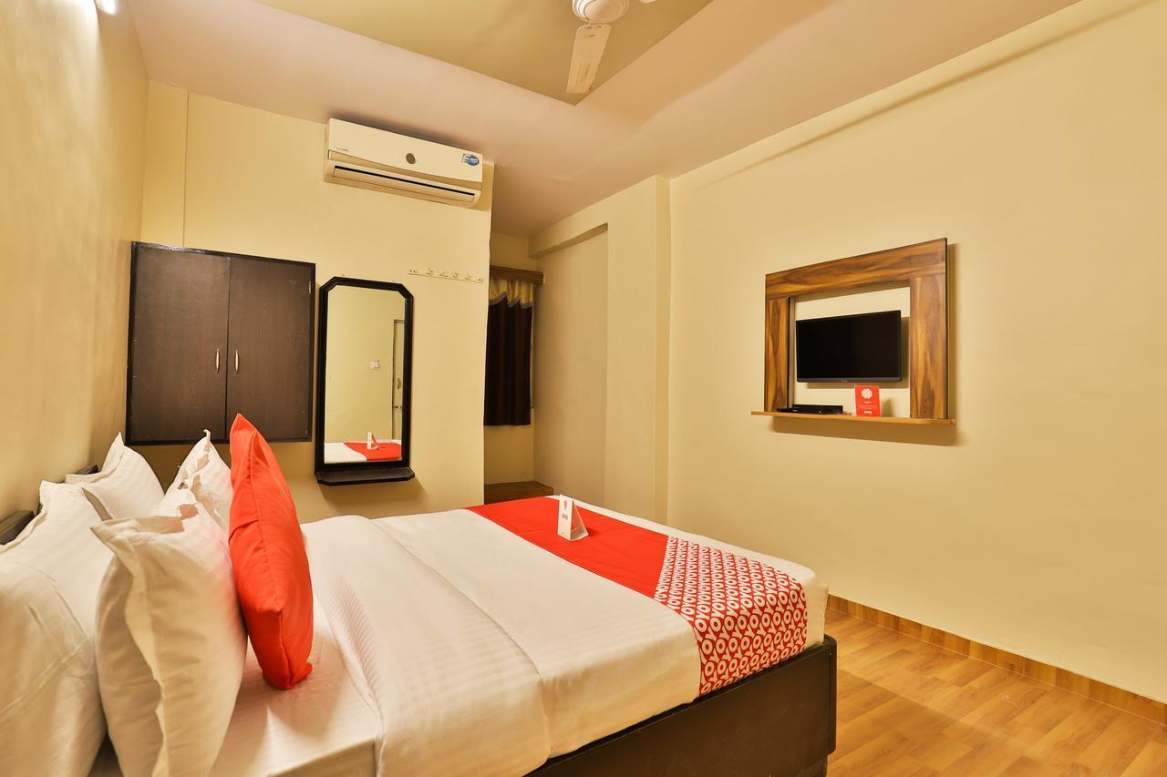 Oyo 11427 Hotel Kalyan 아흐메다바드 외부 사진