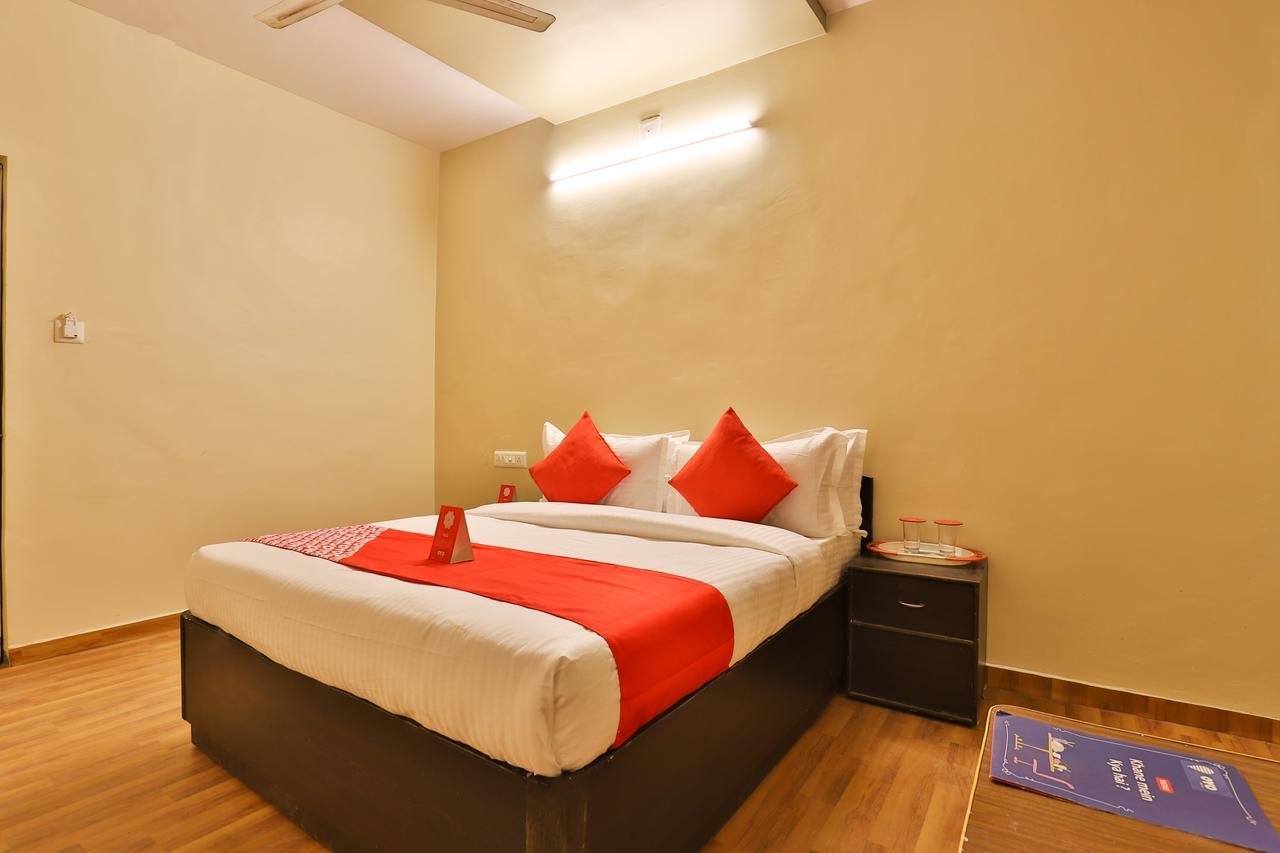 Oyo 11427 Hotel Kalyan 아흐메다바드 외부 사진