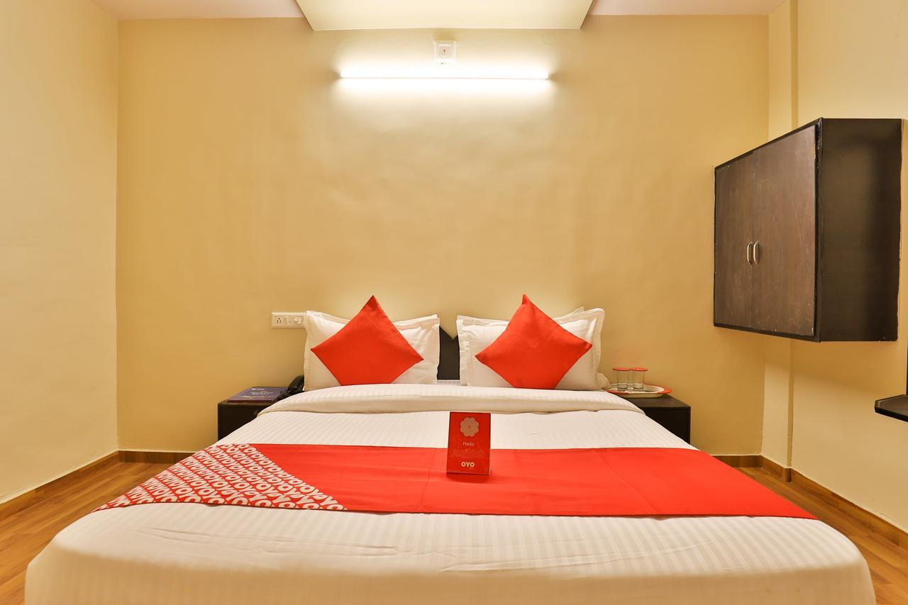 Oyo 11427 Hotel Kalyan 아흐메다바드 외부 사진