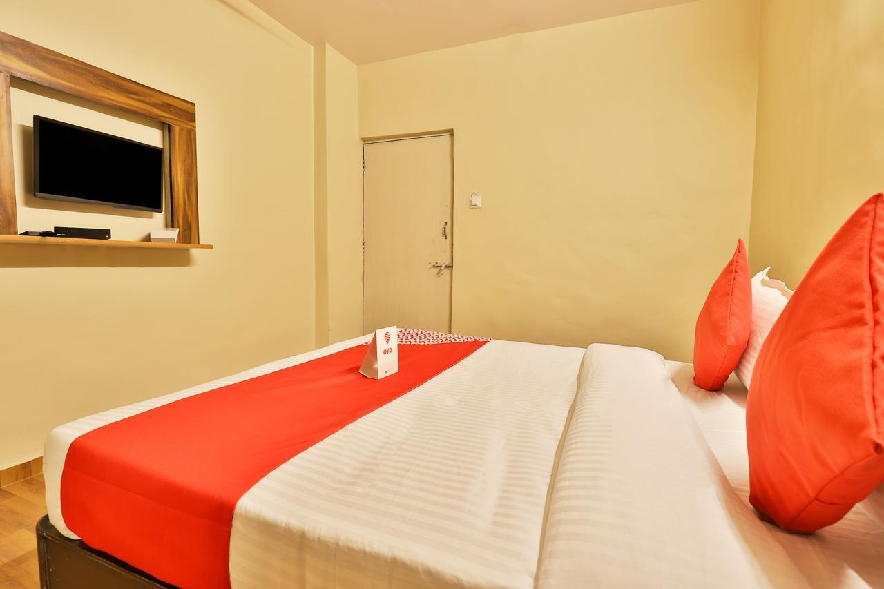 Oyo 11427 Hotel Kalyan 아흐메다바드 외부 사진