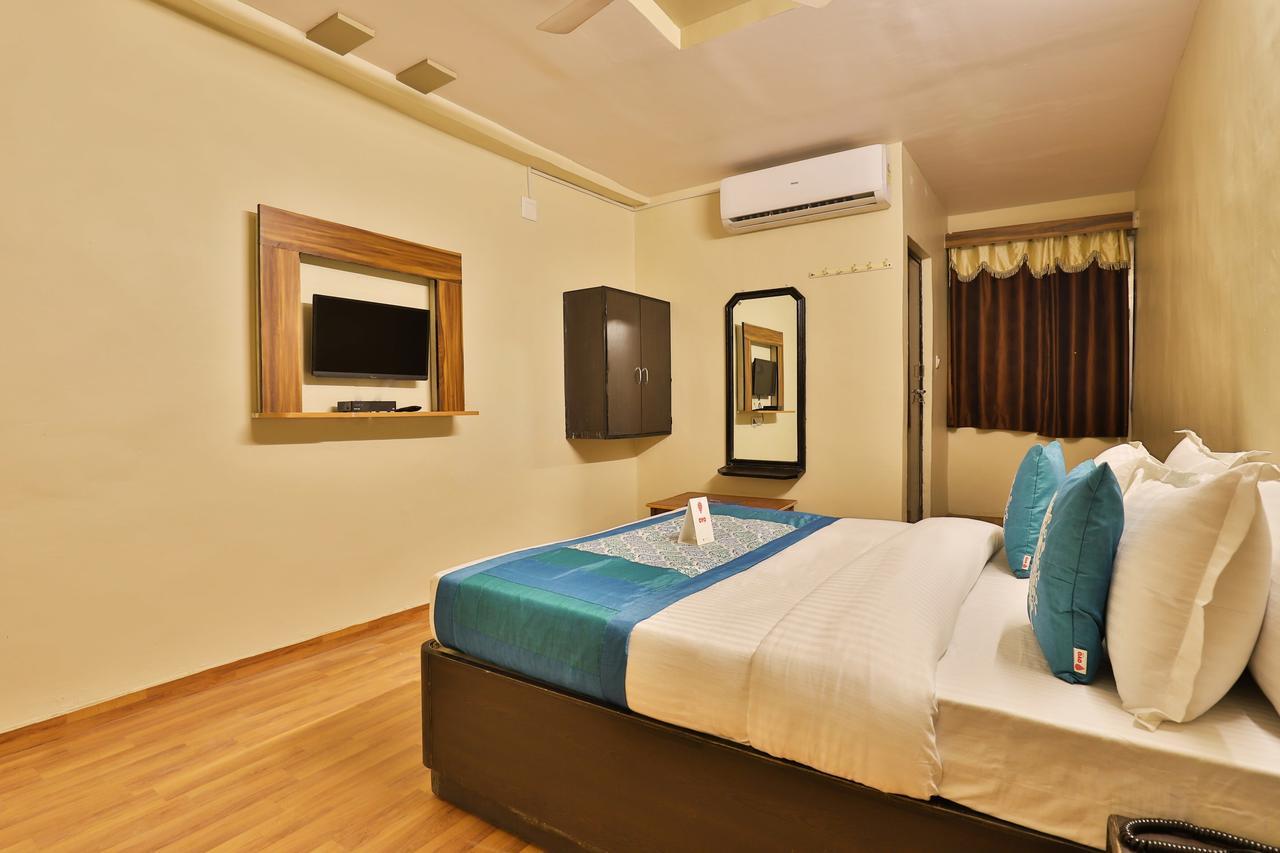 Oyo 11427 Hotel Kalyan 아흐메다바드 외부 사진