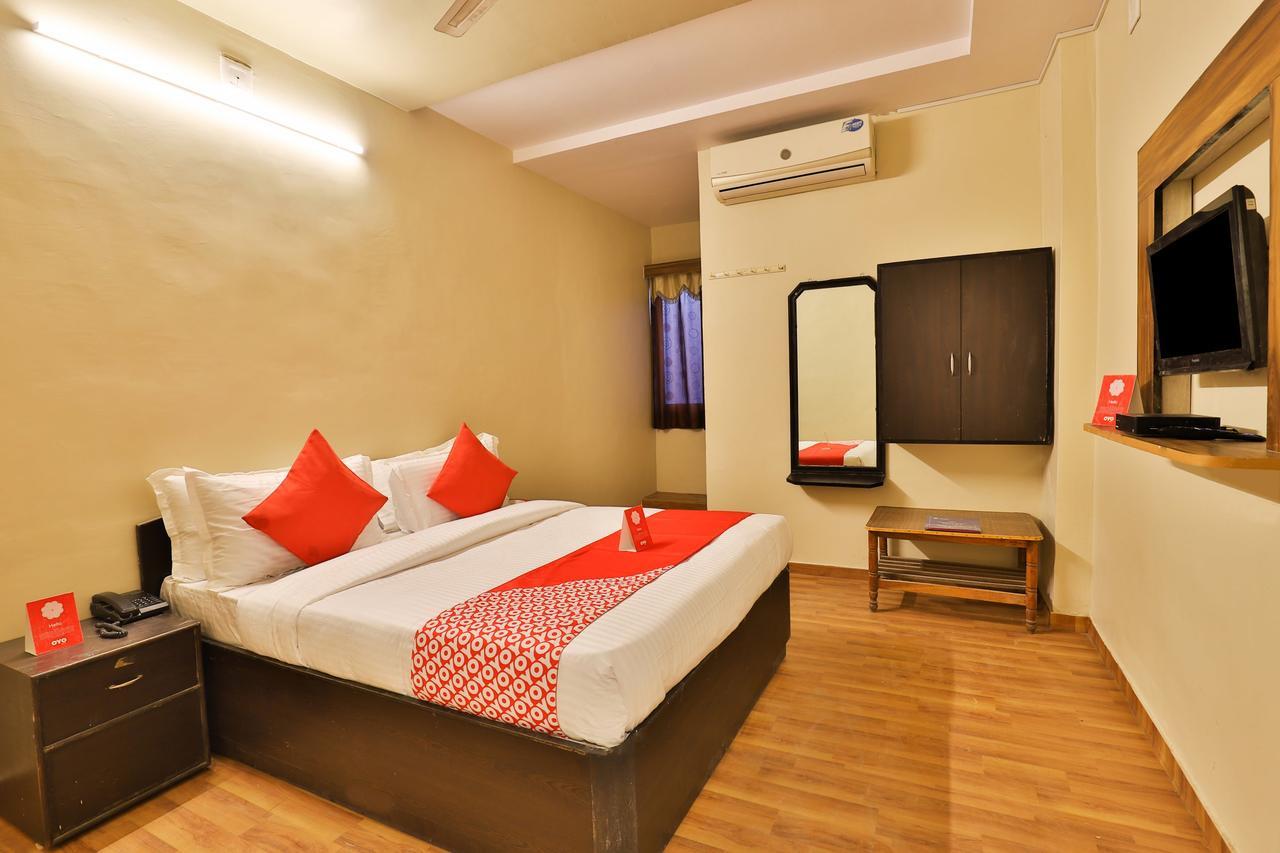 Oyo 11427 Hotel Kalyan 아흐메다바드 외부 사진