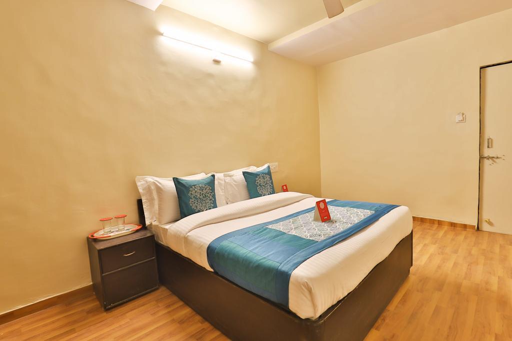 Oyo 11427 Hotel Kalyan 아흐메다바드 외부 사진