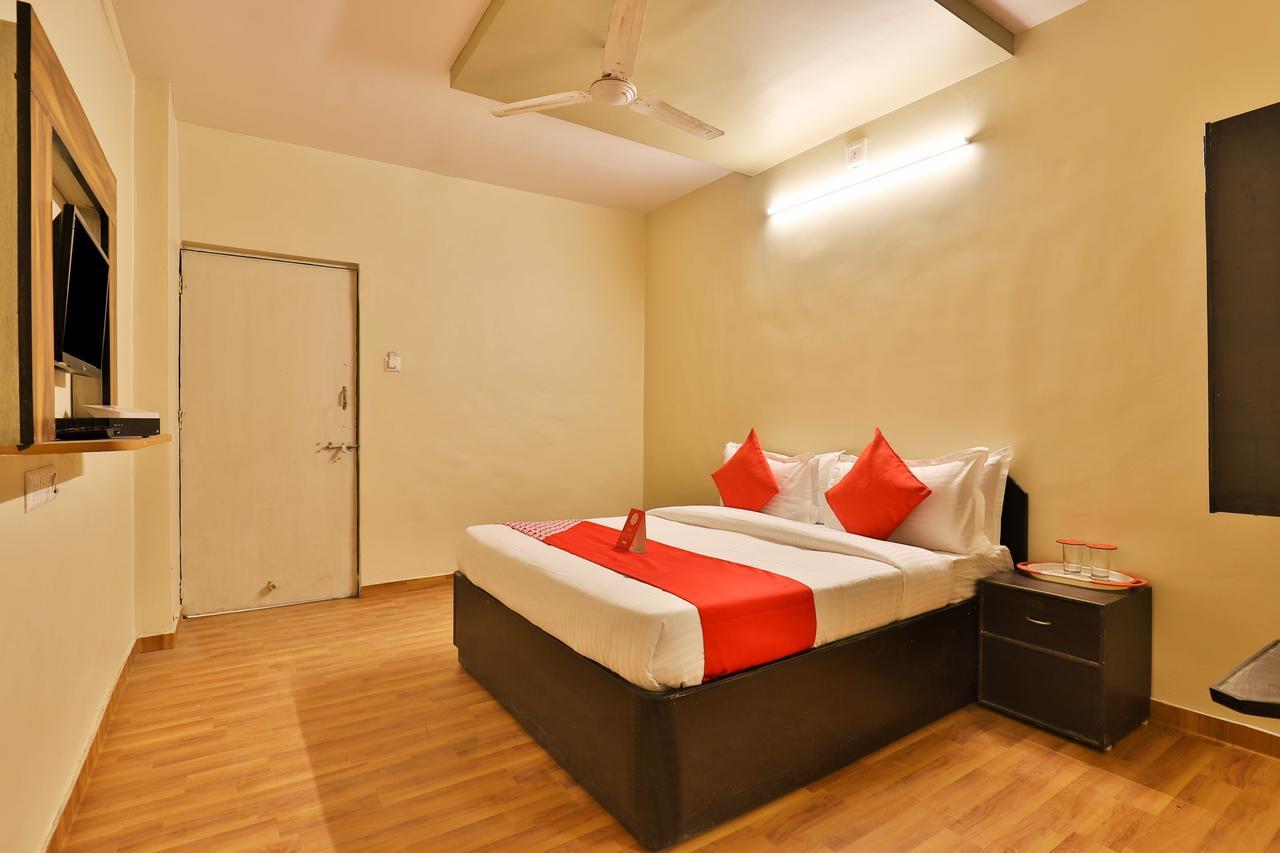 Oyo 11427 Hotel Kalyan 아흐메다바드 외부 사진