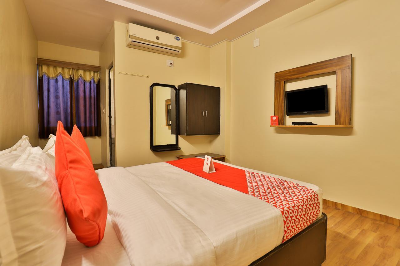 Oyo 11427 Hotel Kalyan 아흐메다바드 외부 사진