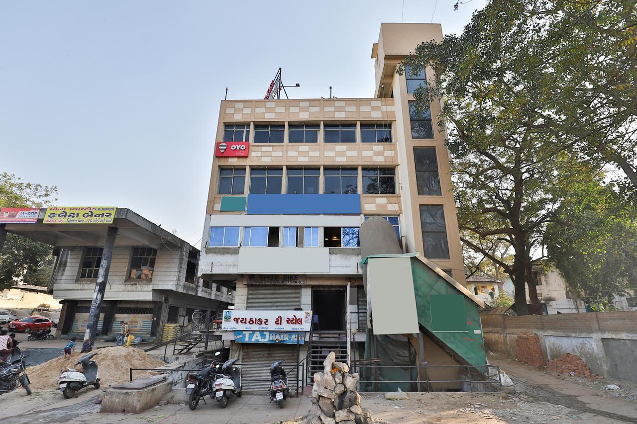 Oyo 11427 Hotel Kalyan 아흐메다바드 외부 사진