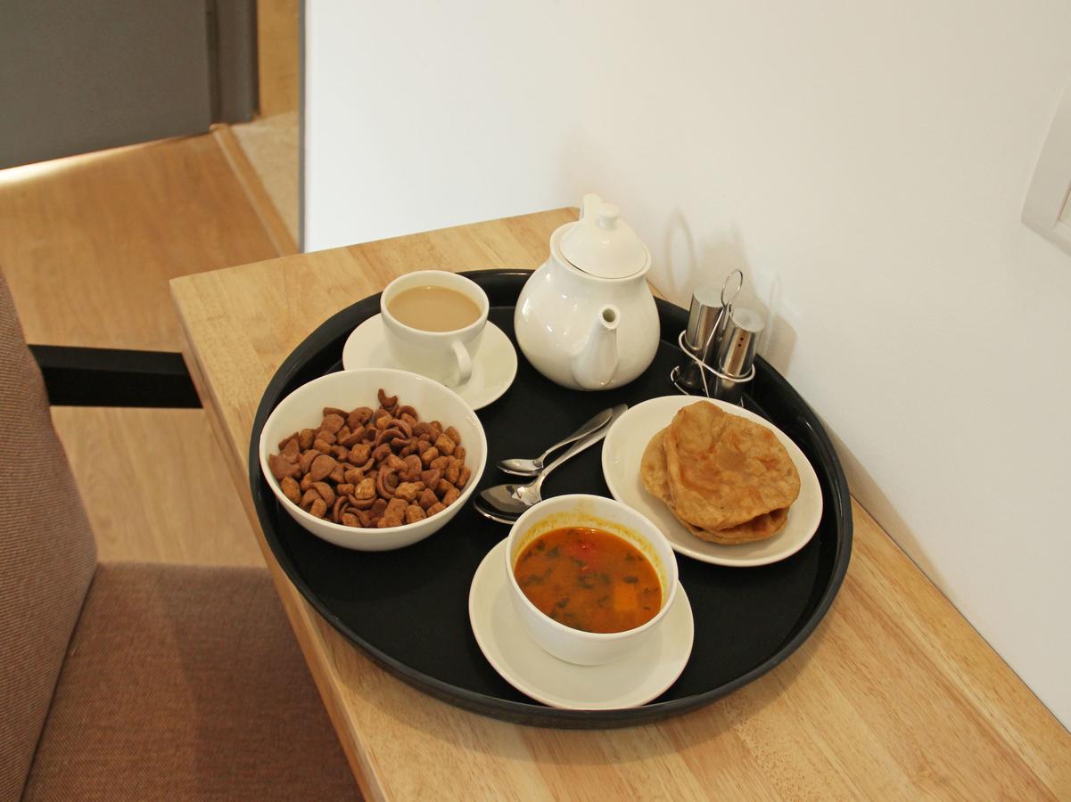 Oyo 11427 Hotel Kalyan 아흐메다바드 외부 사진